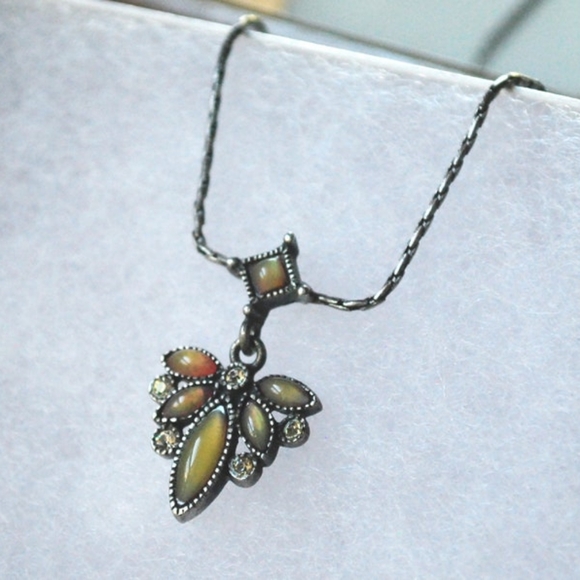 Vintage 1928 Dainty Drop Leaf Necklace - Picture 1 of 6